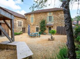 Photo de l’hôtel: Rustic holiday home in Loubejac with jacuzzi