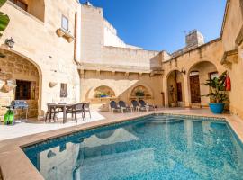 Hotel fotoğraf: 4 Bedroom Farmhouse with Large Private Pool