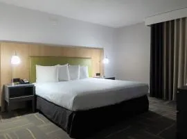 GreenTree Inn & Suites Phoenix Sky Harbor