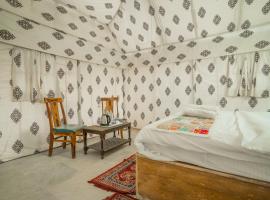 Dynasty Desert Camp and Resort, hotel in Sām