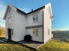 รูปภาพของโรงแรม: Pet Friendly Home In Svorkmo With House A Panoramic View