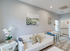 Hotel Photo: Bright Apartment in Houston Heights Neighborhood