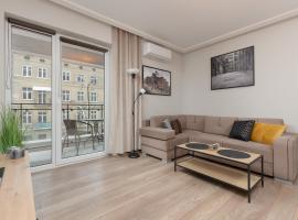 Фотография гостиницы: Modern One Bedroom Apartment with Parking in Łódź by Renters Prestige