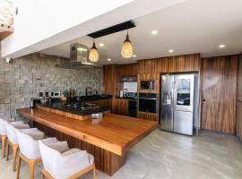 รูปภาพของโรงแรม: Contemporary 4 bd house near Metropolitano park