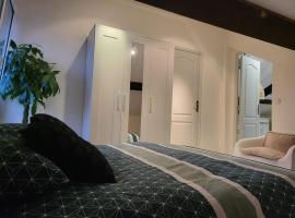 A picture of the hotel: Nid Douillet Proche Paris