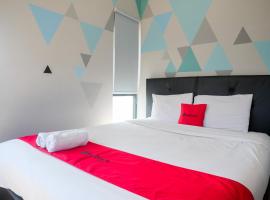 A picture of the hotel: RedDoorz near Sindu Kusuma Edupark 3