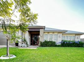 Hotel Foto: Luxury Holiday Home in Middle Ridge Toowoomba