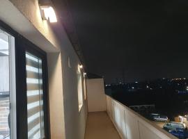 รูปภาพของโรงแรม: SkyView Lofts-Enjoy the view