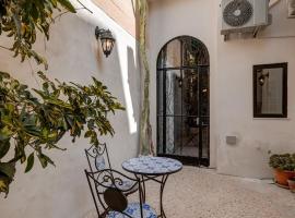 Hotel Photo: DESIGNER'S 2BR APARTMENT - SLIEMA FERRIES