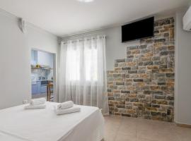 Hotel kuvat: Petralona semi-basement apartment for 2 persons