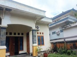 A picture of the hotel: OYO 93425 Homestay Anisa