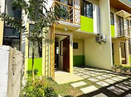 होटल की एक तस्वीर: Lovely Homes at Casa Mira Bacolod