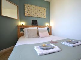 Viesnīca LR1 - Vue mer & Plage à pied - Ressourçant & paisible pilsētā La Richardais