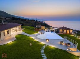 Hotel fotografie: Villa di lusso con piscina a sfioro vicino Cefalù