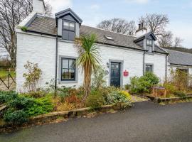 Hotel Photo: 3 Bed in Brodick 77585