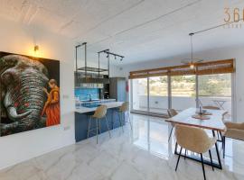 Hotel Photo: A lovely, central 2BR penthouse with large outdoor by 360 Estates