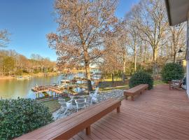 Hotel Photo: Dock Days by AvantStay Swimming Platform Dock