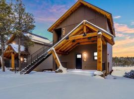 Luxury Cabin Getaway!, Hotel in Show Low