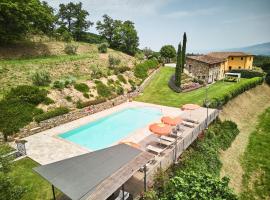 Hotel Foto: Spacious apartment in a beautiful farmhouse with swimming pool