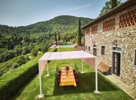 Hotel Foto: Spacious apartment in a beautiful farmhouse with swimming pool