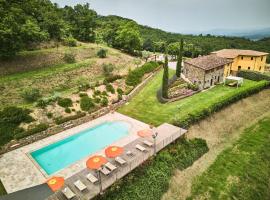 酒店照片: Beautiful farmhouse with swimming pool in Tuscany
