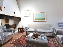 A picture of the hotel: Colonica chic in collina