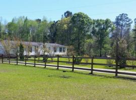 Photo de l’hôtel: Jacksonville Ranch with private Hottub and Pool, stocked Pond, Bike and Hiking trails