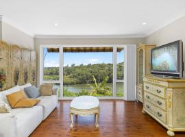 صور الفندق: River View Oasis: Spacious 3-Bed House with Pool