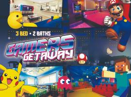 酒店照片: Gamers Getaway: Arcade, Theater, Racing, And More!