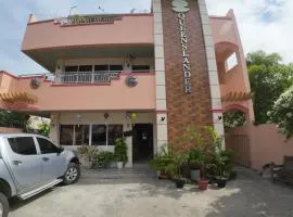 Queenslander Hotel and Restaurant, hotel in Alaminos