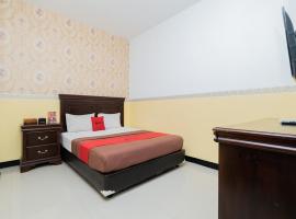 A picture of the hotel: RedDoorz near Taman Krida Budaya Malang