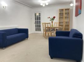 Foto do Hotel: Spacious two bed flat with free secure parking