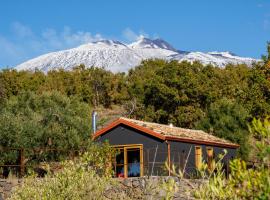 รูปภาพของโรงแรม: PODERE DELL'ETNA SEGRETA - Essential Nature Hotel