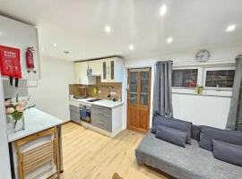 Hotel Foto: Studio apartment, TV, WiFi Kitchen Parking, Wembley Elizabeth Line