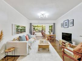 Hotel Foto: Spacious Two Bedroom Apartment in Newlands