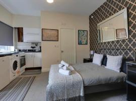 Hotel Foto: Modern Studio Apartment - Vibrant Abbeydale Rd, FREE Parking, Pet Friendly, Netflix