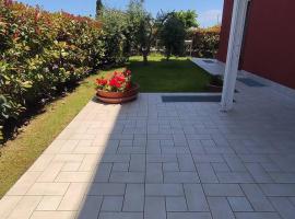 Foto di Hotel: Roseto degli Abruzzi, Via Defense 19 Appartamento con Giardino!