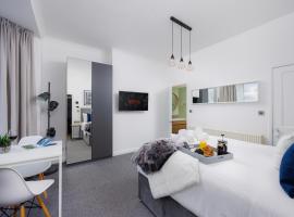 Fotos de Hotel: Stunning Central Plymouth Studio Apartment - Sleeps 2 - Habita Property