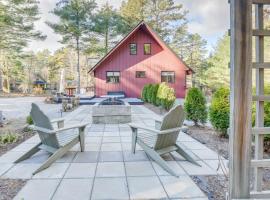 호텔 사진: Charming Tamworth Cabin with Grill and Fireplace