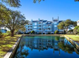 Hotel Photo: PC431, Above the Wake- Canalfront, Community Pool, Tennis courts and MORE!