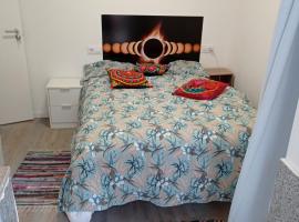 A picture of the hotel: Apartamento en casa de piedra