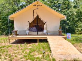 Foto do Hotel: Khushatta Hills Ranch Glamping - Mom Mollie