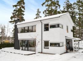 Hotel fotoğraf: Nice Home In Vrmd With Kitchen