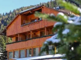 Style Hotel Grifone, hotell i Madonna di Campiglio