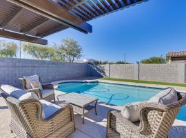 Hotel foto: Surprise Vacation Rental with Private Patio and Pool!