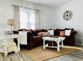 Hotel foto: The Chic Shack / Centrally Located 2BR/1BA Home