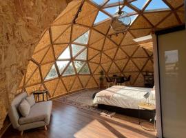 Miradomos Glamping Rural, hotel in Lodares de Osma