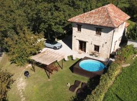 Hotel Photo: Spacious Langhe Vacation Family House With Large Garden - Nocciolina