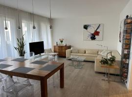 รูปภาพของโรงแรม: Luxury 2-Bedroom Flat close to FAIR & OLD TOWN