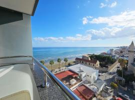 A picture of the hotel: Dios Ponte Finikoudes Beachfront Duplex Penthouse